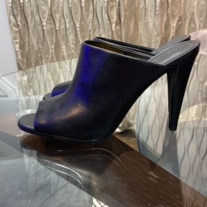 Women’s shoes black in size 8